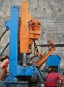 BMC600(ZFY5.0/600)型反井鉆機